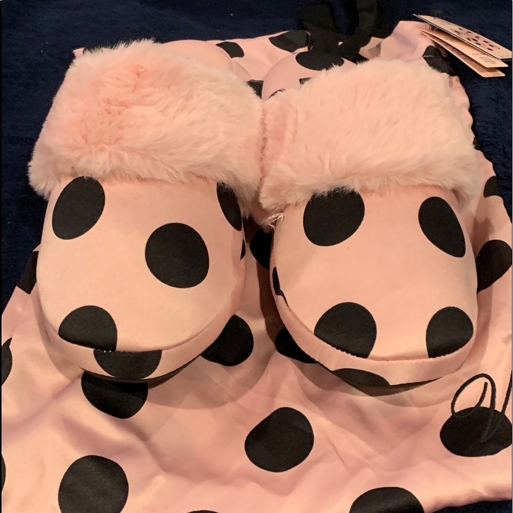 Victoria Secrets Slippers Size Medium (7-8)